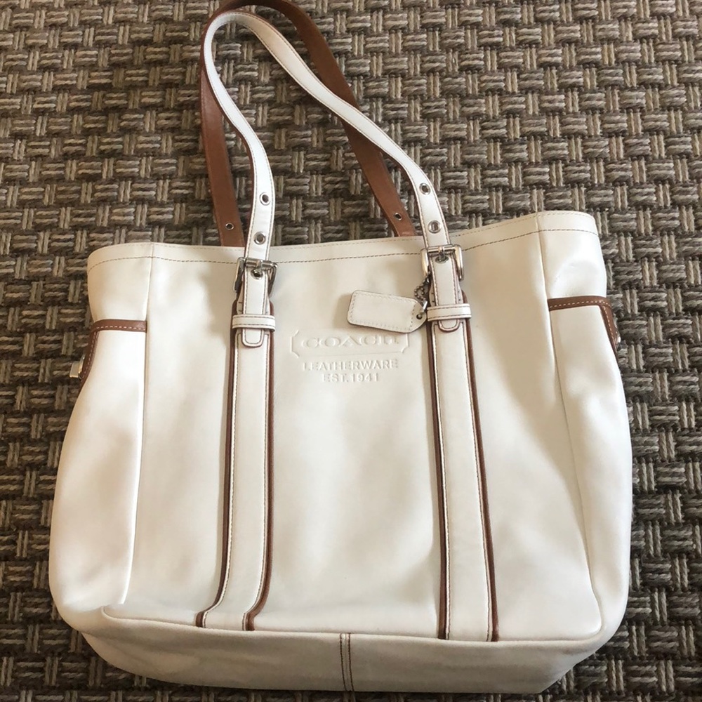 White leather coach shoulder bag.